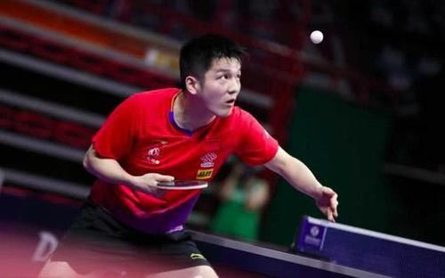 后防线的坚 后防线的坚